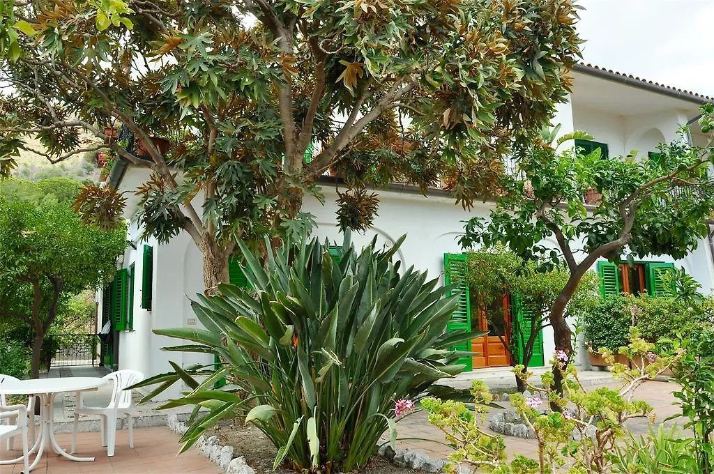 Seafront Apartments Garden House Taormina