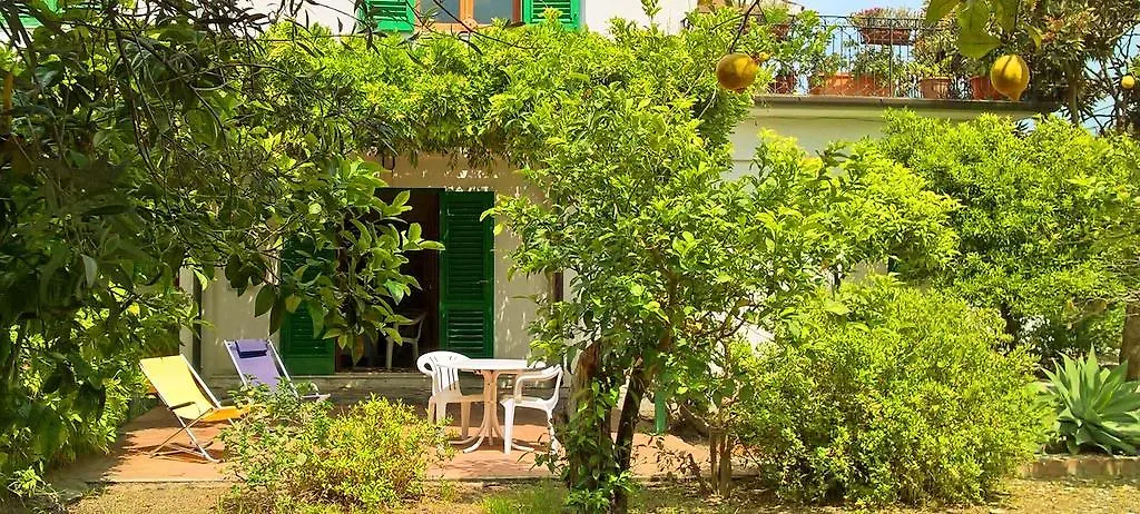 Seafront Apartments Garden House Taormina Italia
