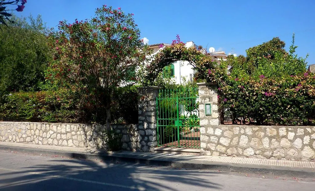 Seafront Apartments Garden House Taormina Italië