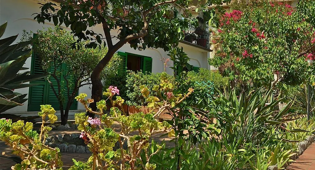 Seafront Apartments Garden House Taormina Italië
