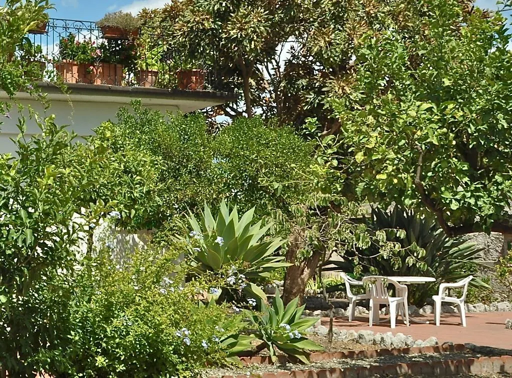 Seafront Apartments Garden House Taormina 0*,  Italië