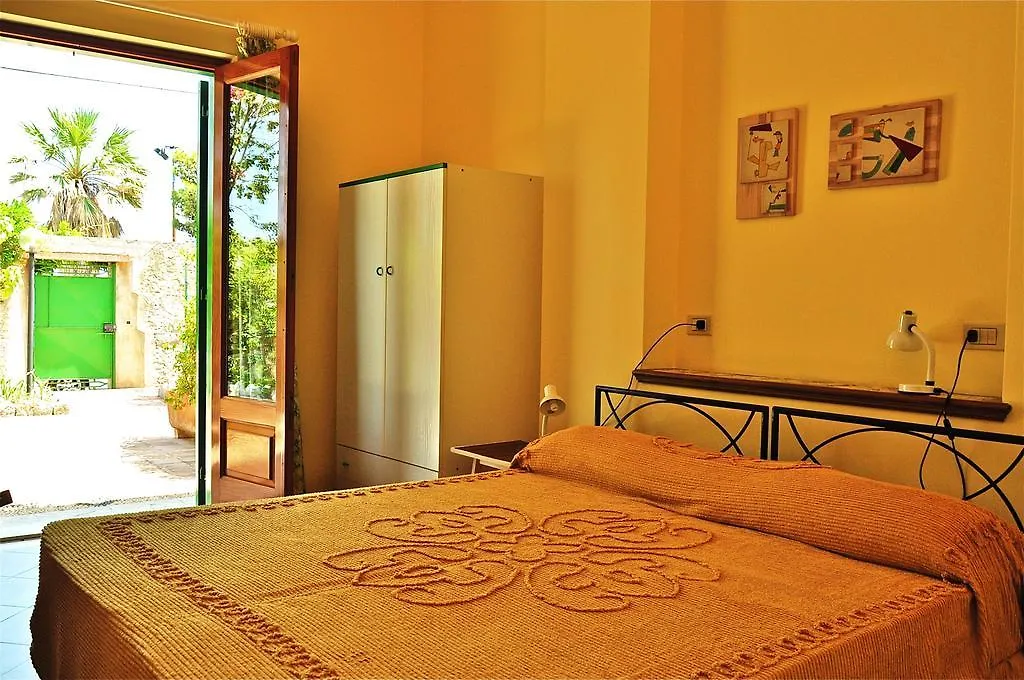 Seafront Apartments Garden House Taormina 0*,